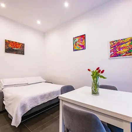 Le Porte Di Partenope Bed & Breakfast 4*