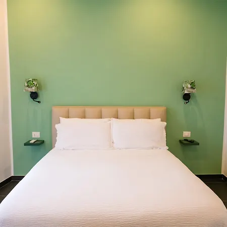 Le Porte Di Partenope Bed & Breakfast 4*