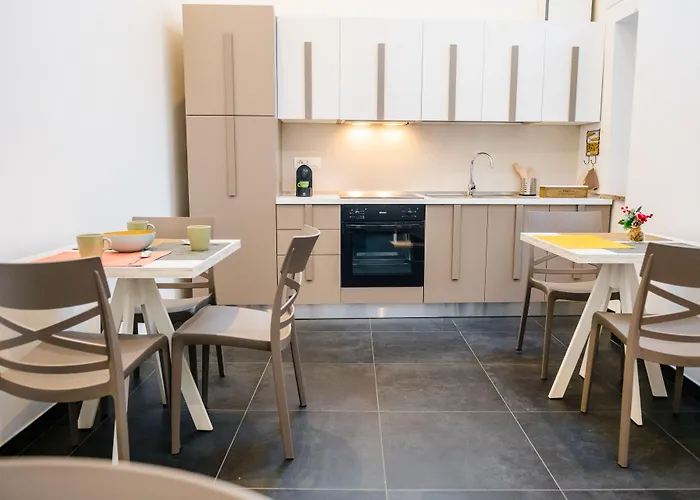 Le Porte Di Partenope Bed & Breakfast